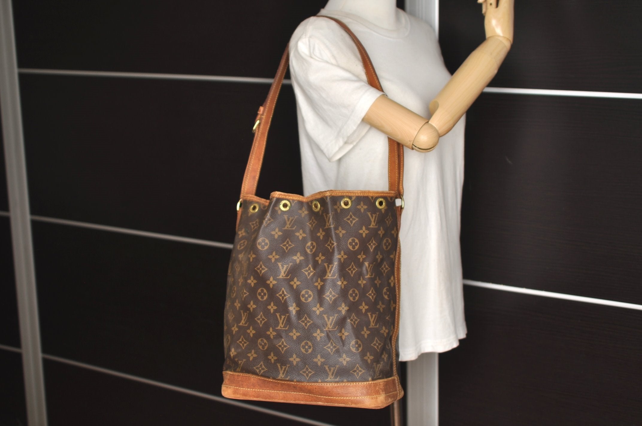 Authentic Louis Vuitton Monogram Noe Shoulder Drawstring Bag M42224 LV 6427J