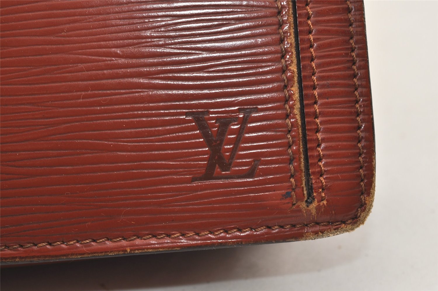 Authentic Louis Vuitton Epi Sellier Dragonne Clutch Bag Brown M52618 LV 6445J