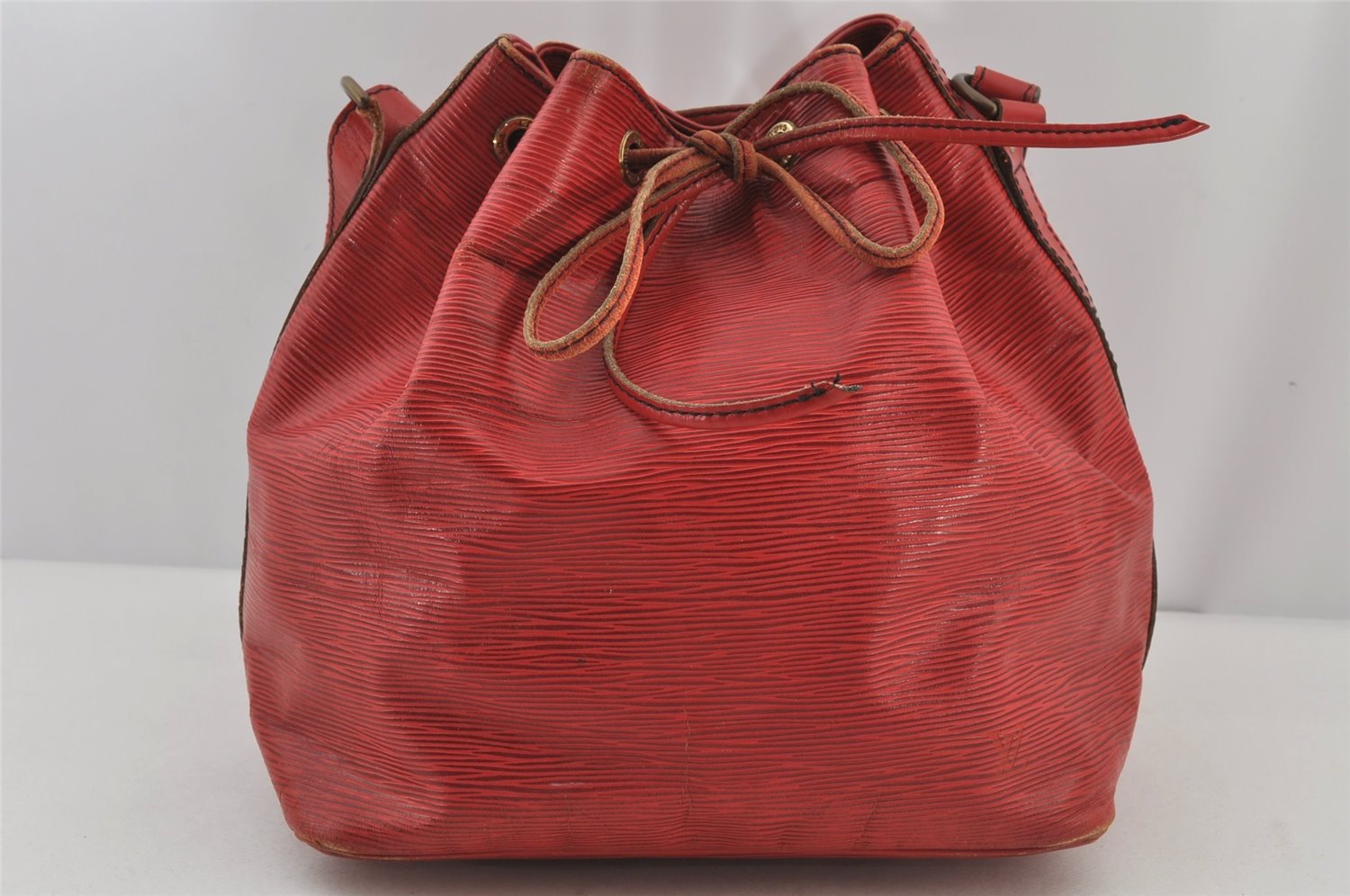 Authentic Louis Vuitton Epi Petit Noe Shoulder Drawstring Bag M44107 Red 6449J
