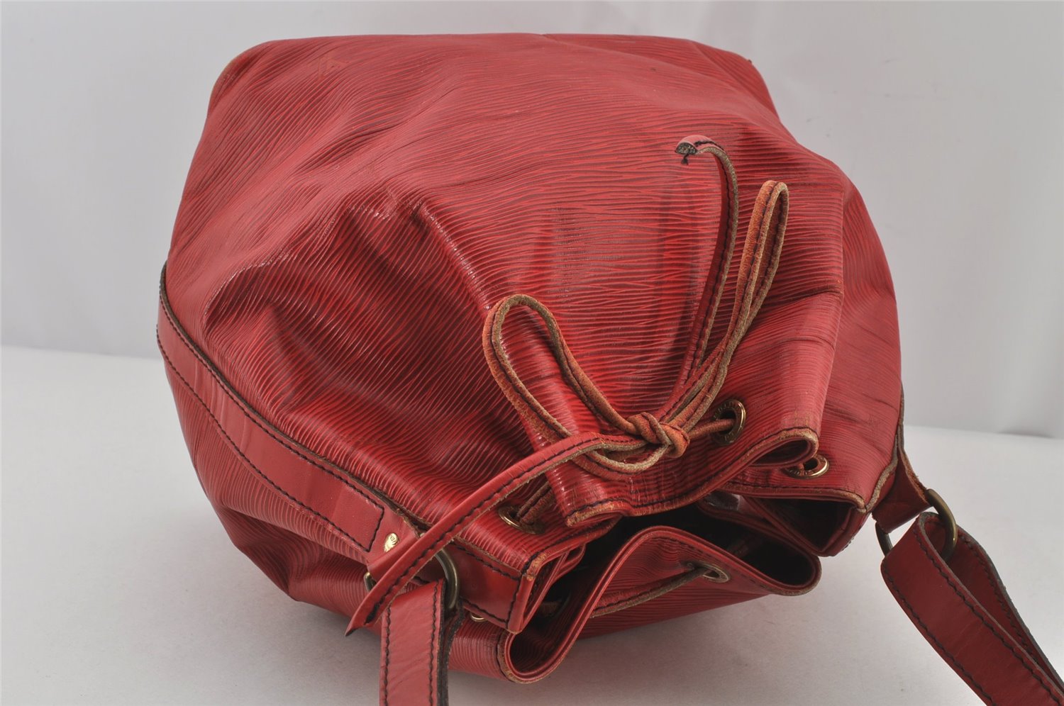 Authentic Louis Vuitton Epi Petit Noe Shoulder Drawstring Bag M44107 Red 6449J