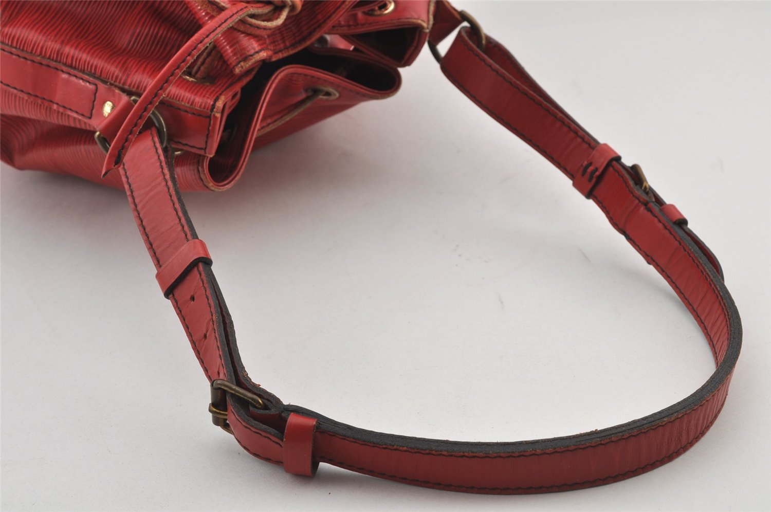 Authentic Louis Vuitton Epi Petit Noe Shoulder Drawstring Bag M44107 Red 6449J