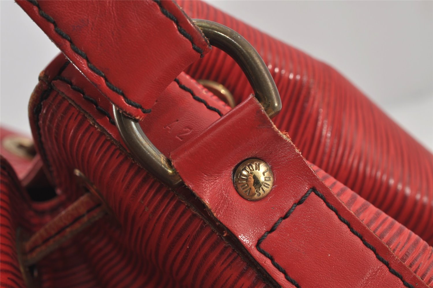 Authentic Louis Vuitton Epi Petit Noe Shoulder Drawstring Bag M44107 Red 6449J