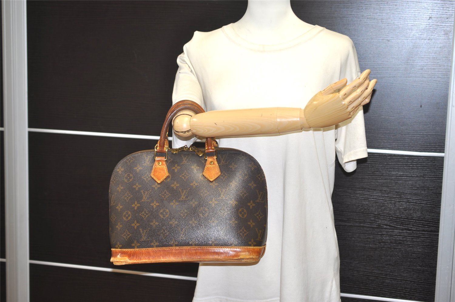 Authentic Louis Vuitton Monogram Alma Hand Bag Purse M51130 LV 6460J