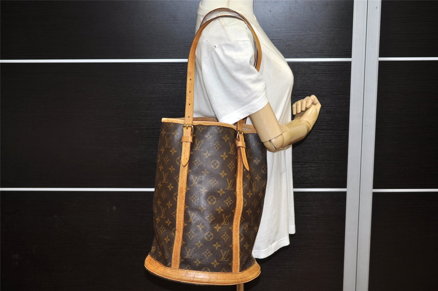 Authentic Louis Vuitton Monogram Bucket GM Shoulder Tote Bag M42236 Junk 6460K