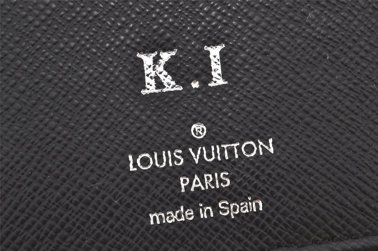 Authentic Louis Vuitton Taiga Zippy Wallet Vertical Long Black M32822 LV 6489K