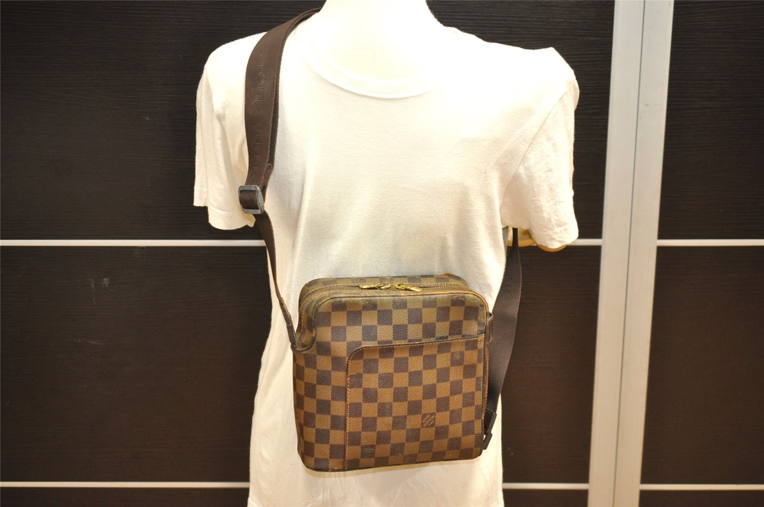 Authentic Louis Vuitton Damier Olav PM Shoulder Cross Body Bag N41442 LV 6493J