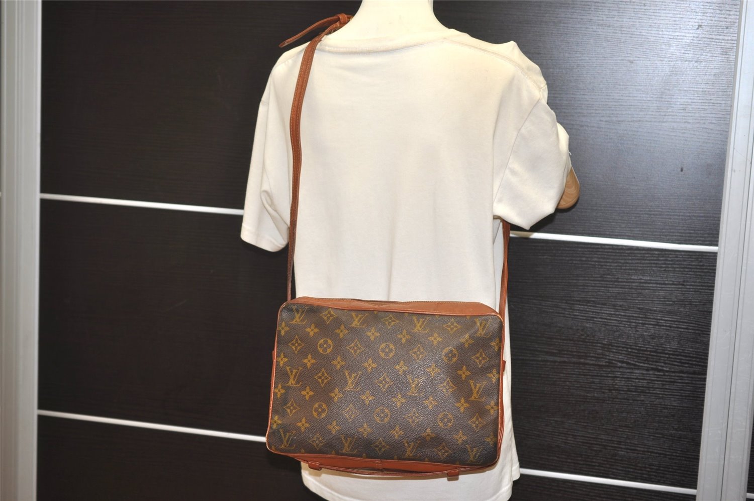 Authentic Louis Vuitton Monogram Sac Bandouliere 30 Shoulder Bag Old Model 6508J