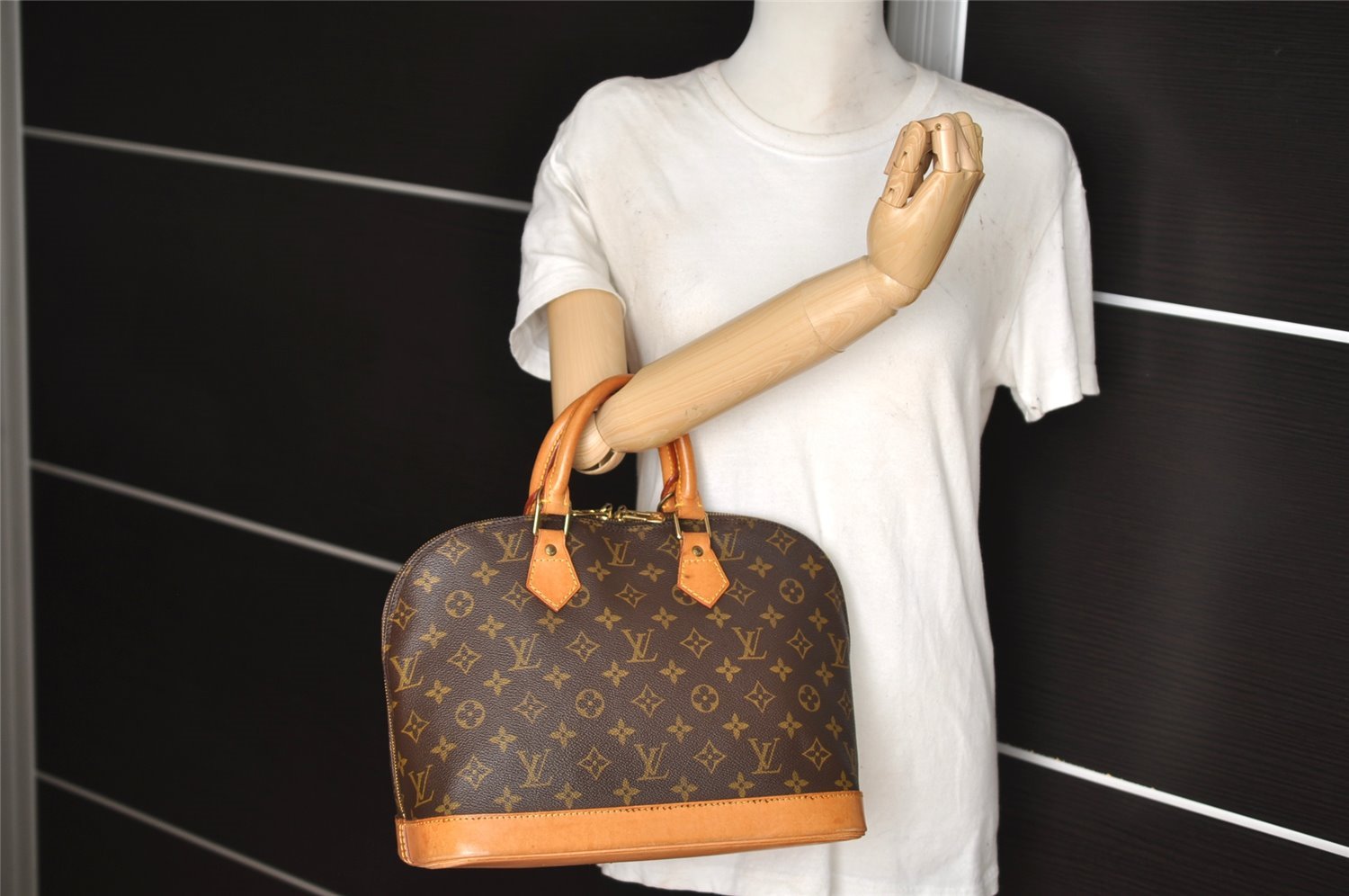 Authentic Louis Vuitton Monogram Alma Hand Bag Purse M51130 LV 6509I