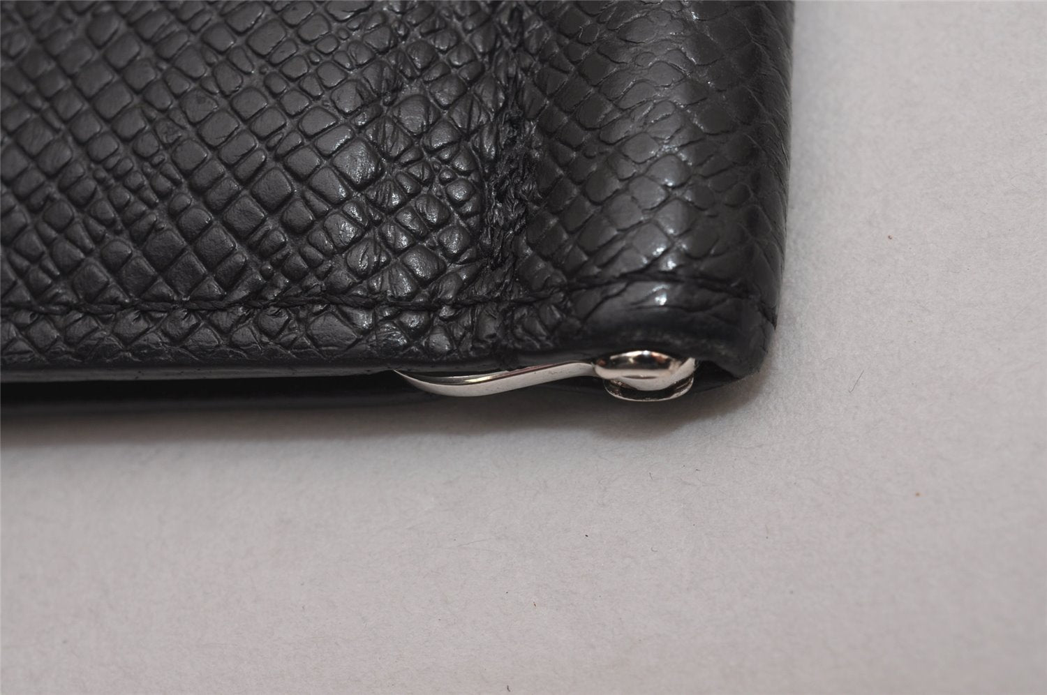 Authentic Louis Vuitton Taiga Portefeuille Pince Card Case Black M62978 LV 6512I