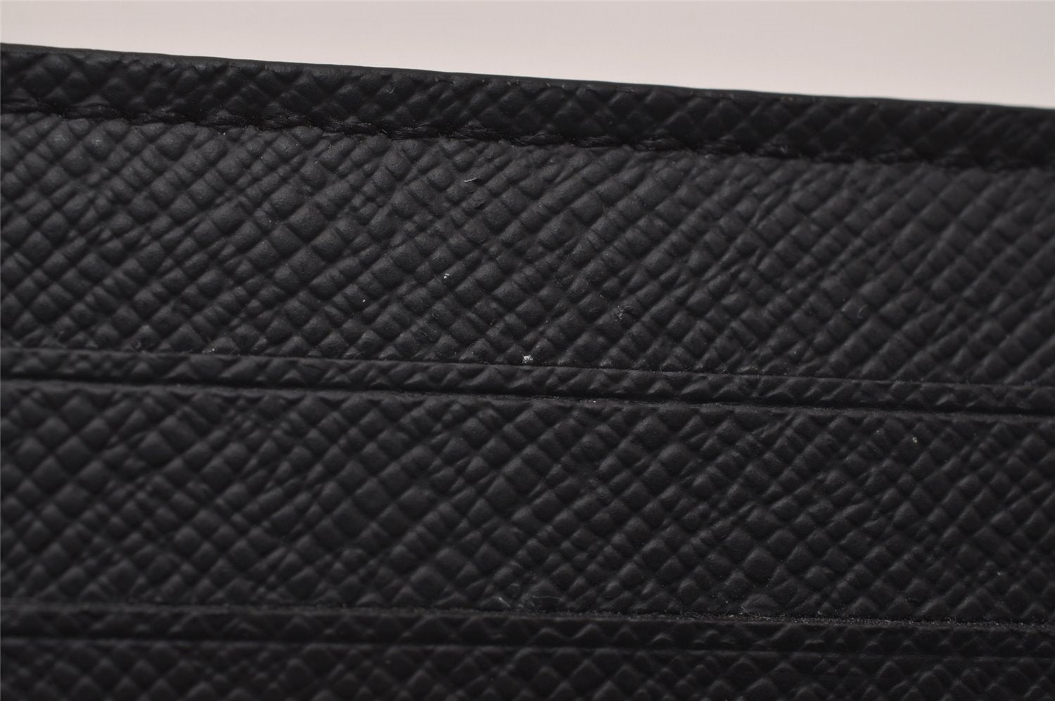 Authentic Louis Vuitton Taiga Portefeuille Pince Card Case Black M62978 LV 6512I