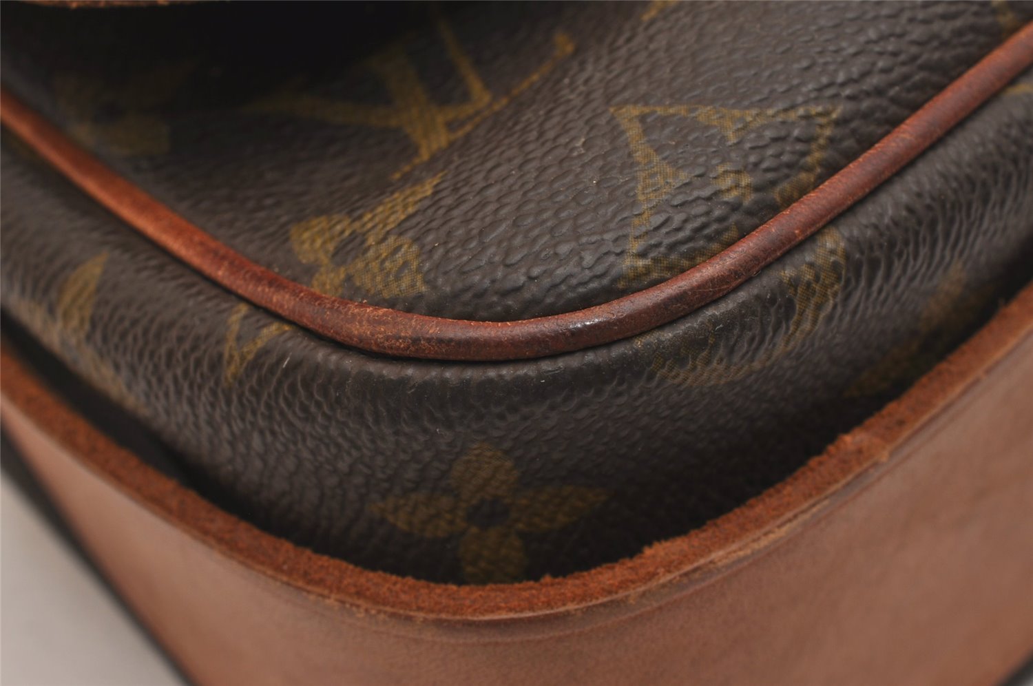 Authentic Louis Vuitton Monogram Cartouchiere MM Shoulder Bag Old Model 6512J