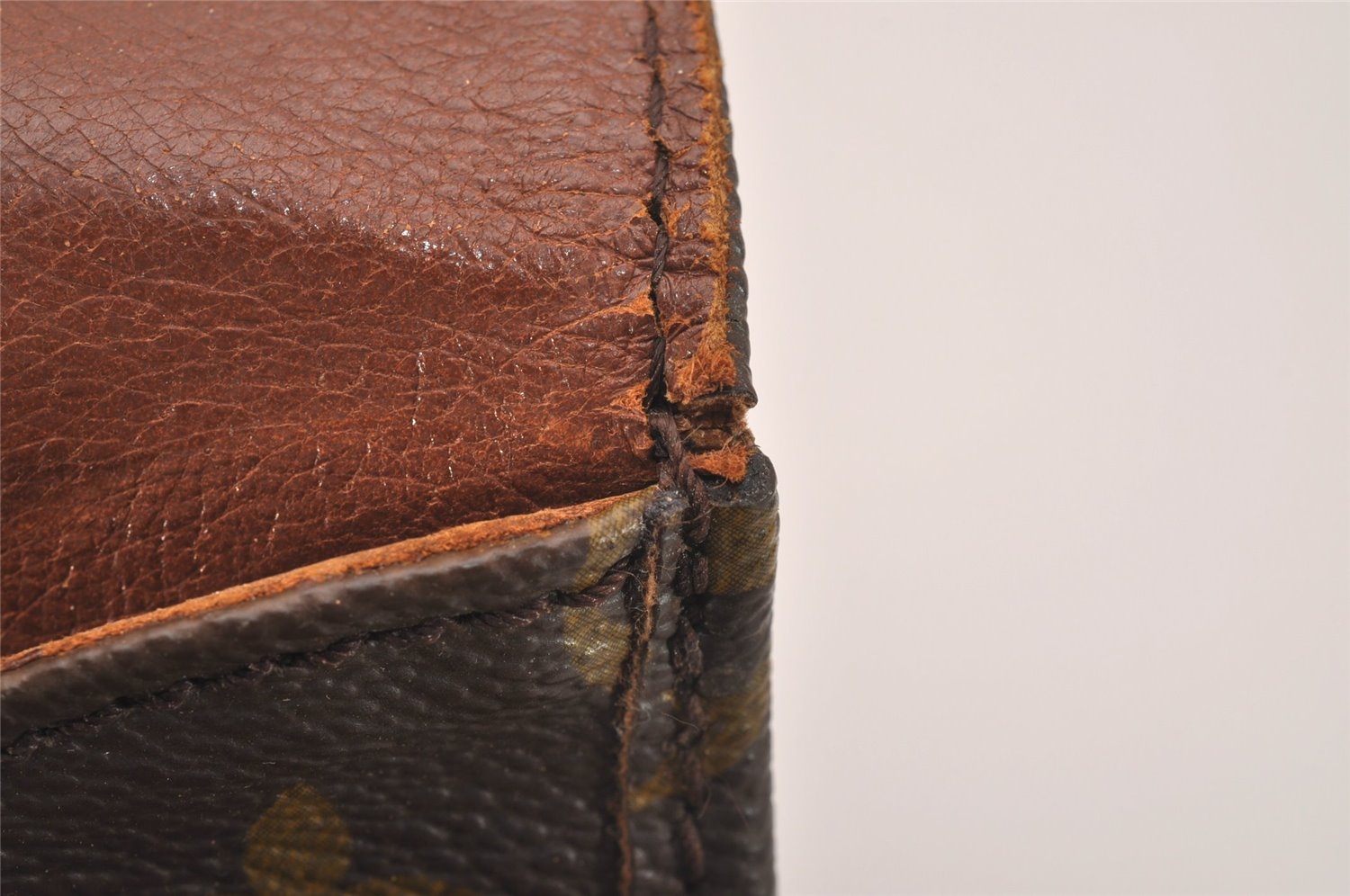 Authentic Louis Vuitton Monogram Cartouchiere MM Shoulder Bag Old Model 6512J