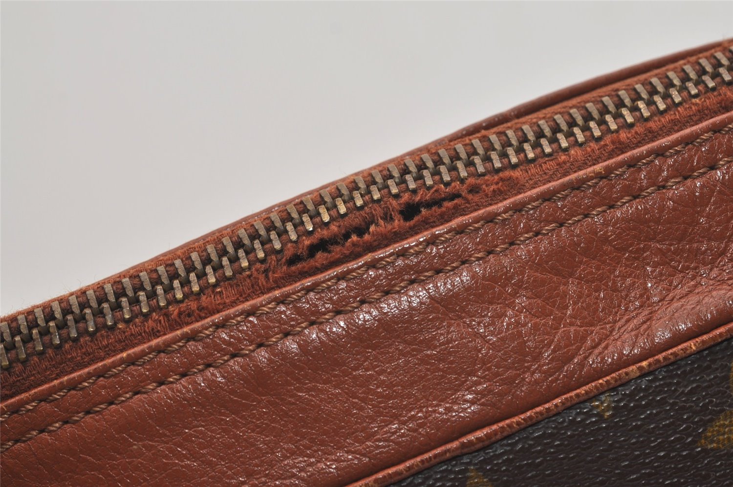 Authentic Louis Vuitton Monogram Sac Bandouliere 35 Shoulder Bag Old Model 6524J