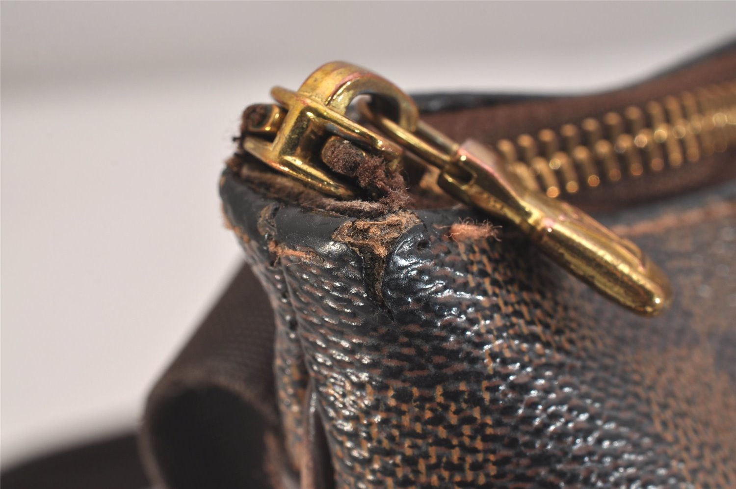 Authentic Louis Vuitton Damier Pochette Melville N51127 Shoulder Cross Bag 6526J