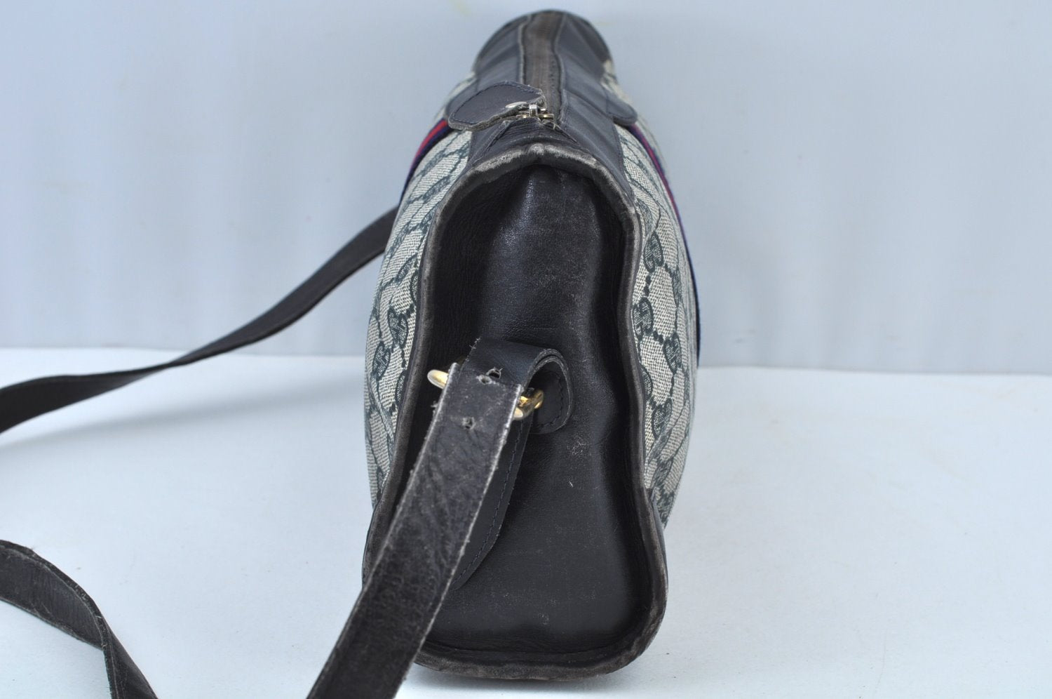 Authentic GUCCI Web Sherry Line Shoulder Cross Bag GG PVC Leather Navy 6561G