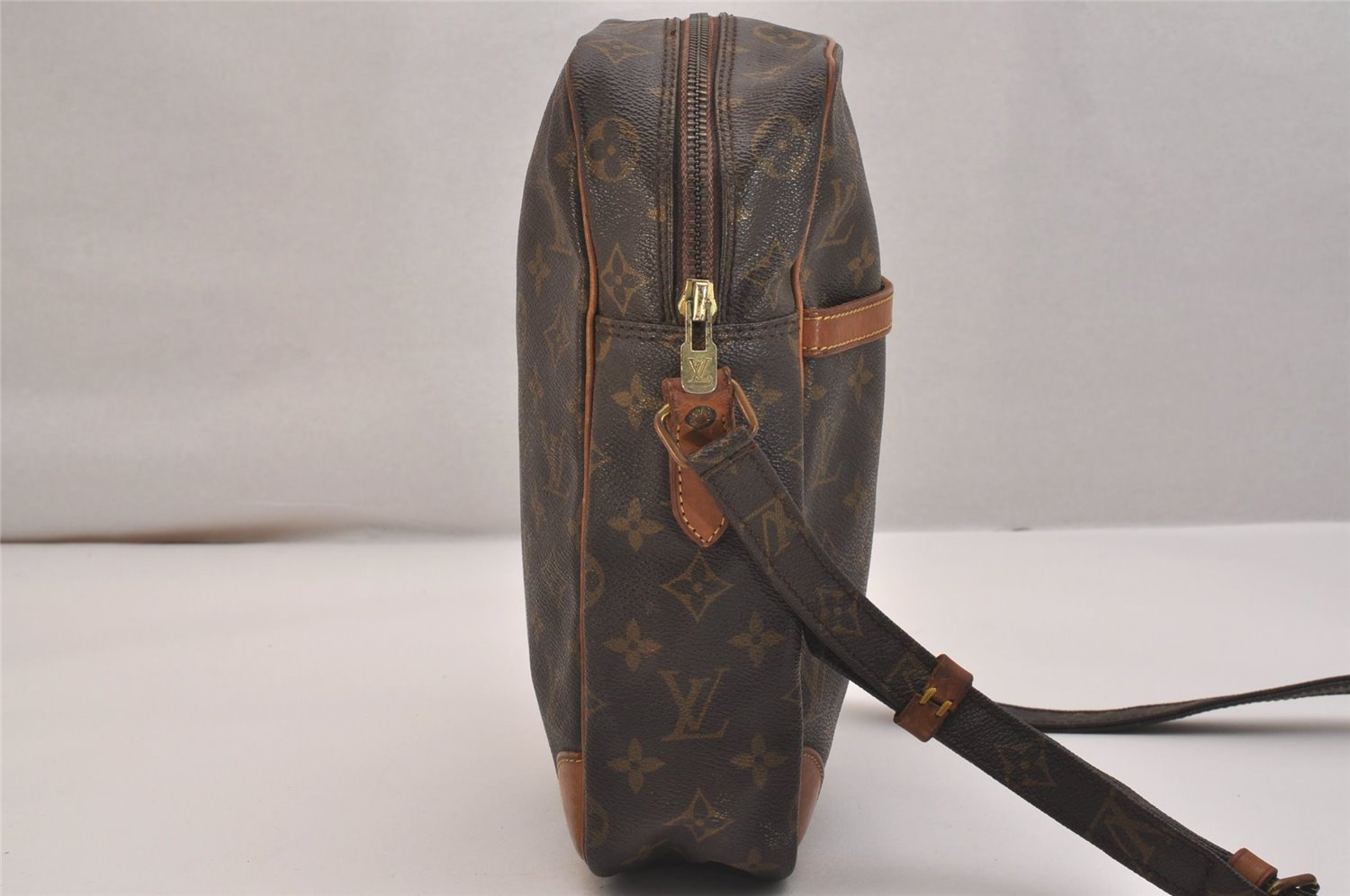Authentic Louis Vuitton Monogram Danube MM Shoulder Cross Bag M45264 LV 6570J