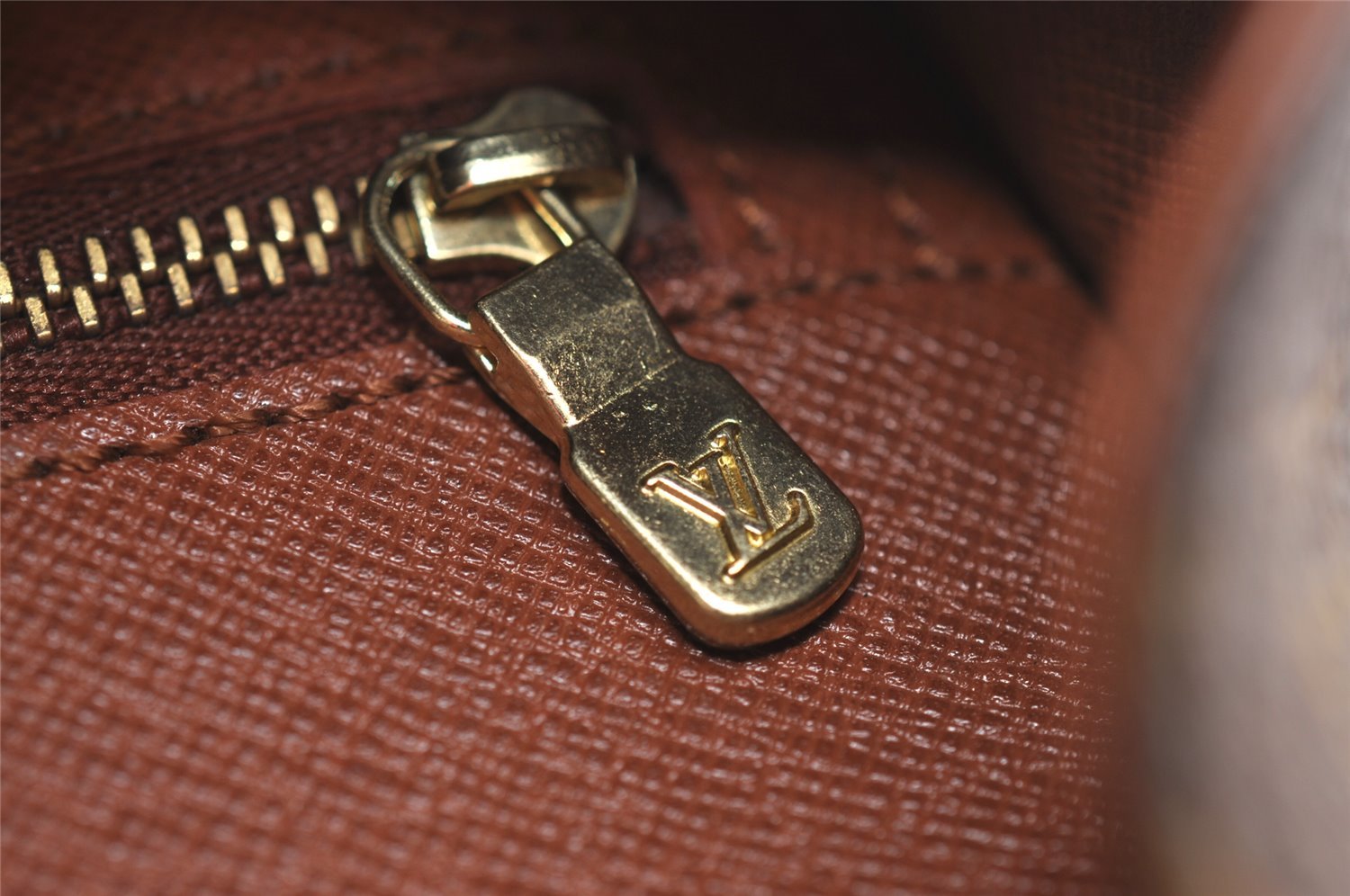 Authentic Louis Vuitton Monogram Saint Cloud GM M51242 Shoulder Cross Bag 6592I