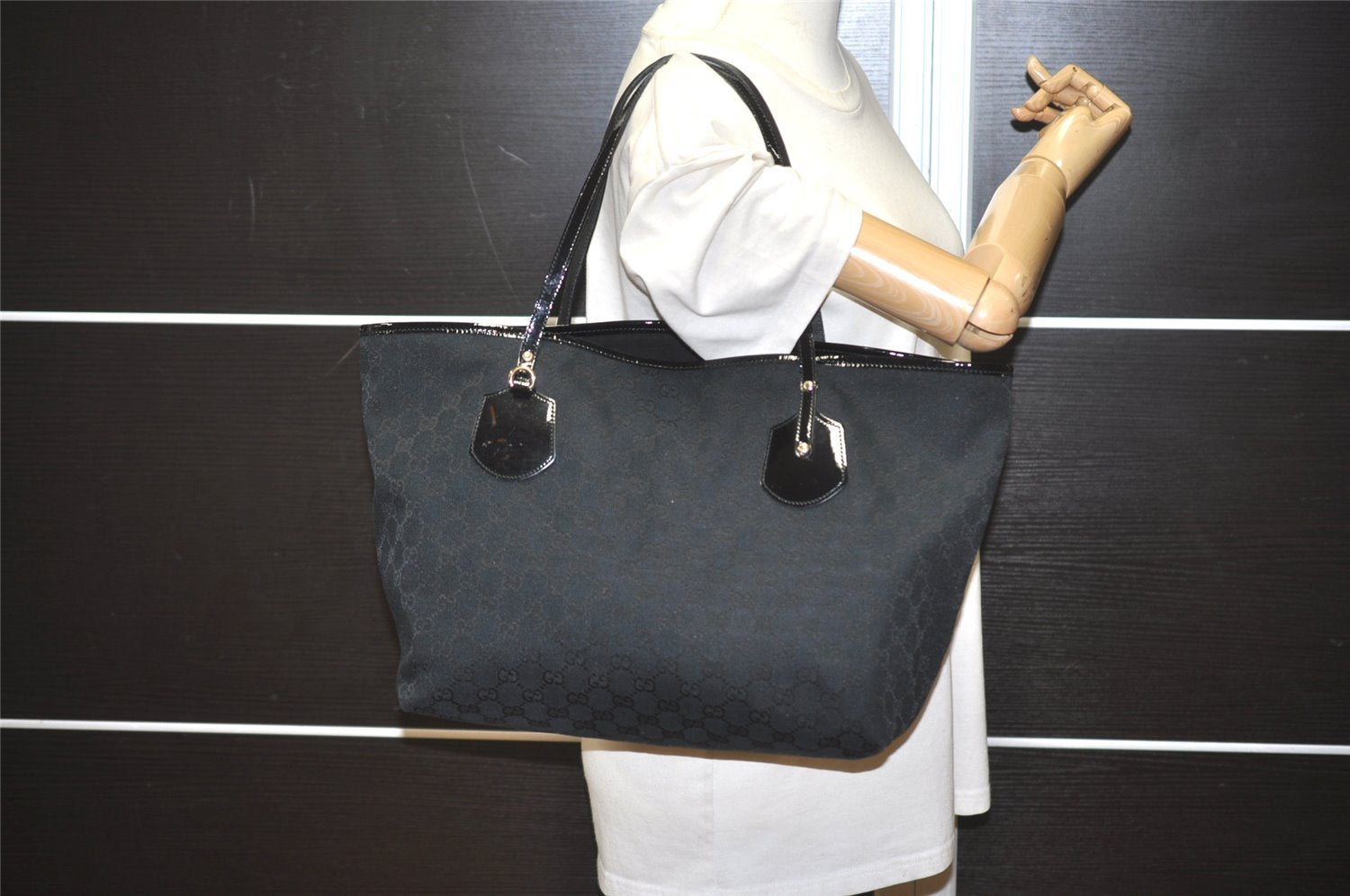 Authentic GUCCI Jolie Shoulder Tote Bag GG Canvas Enamel 211975 Black 6624I