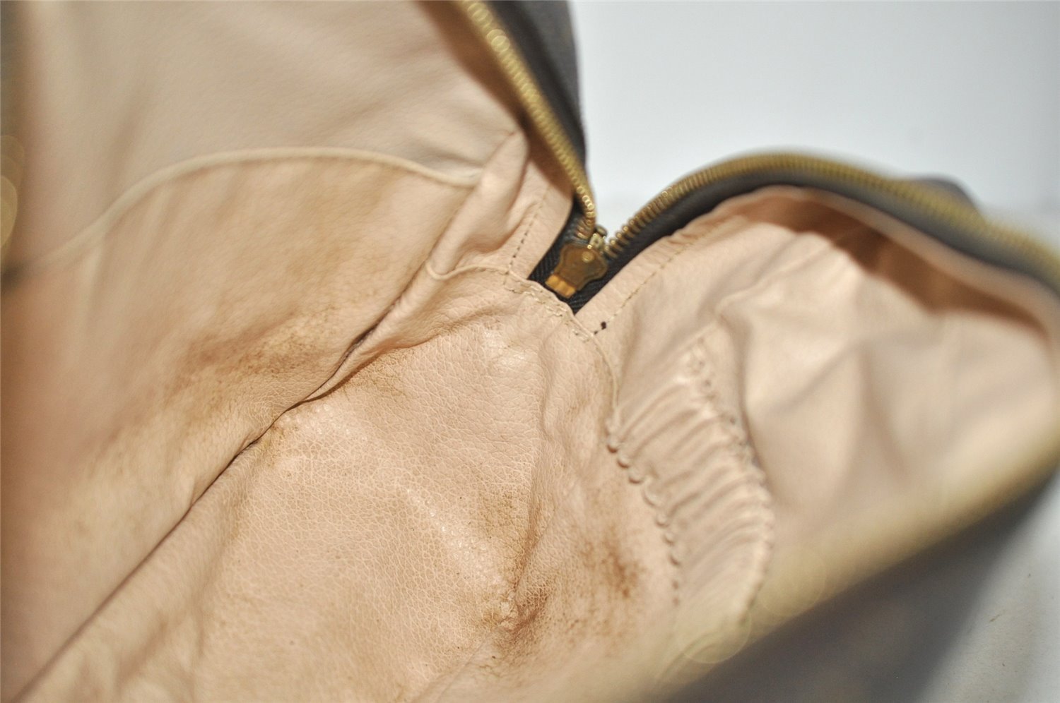 Auth Louis Vuitton Monogram Trousse Toilette 28 Clutch Hand Bag M47522 LV 6632I