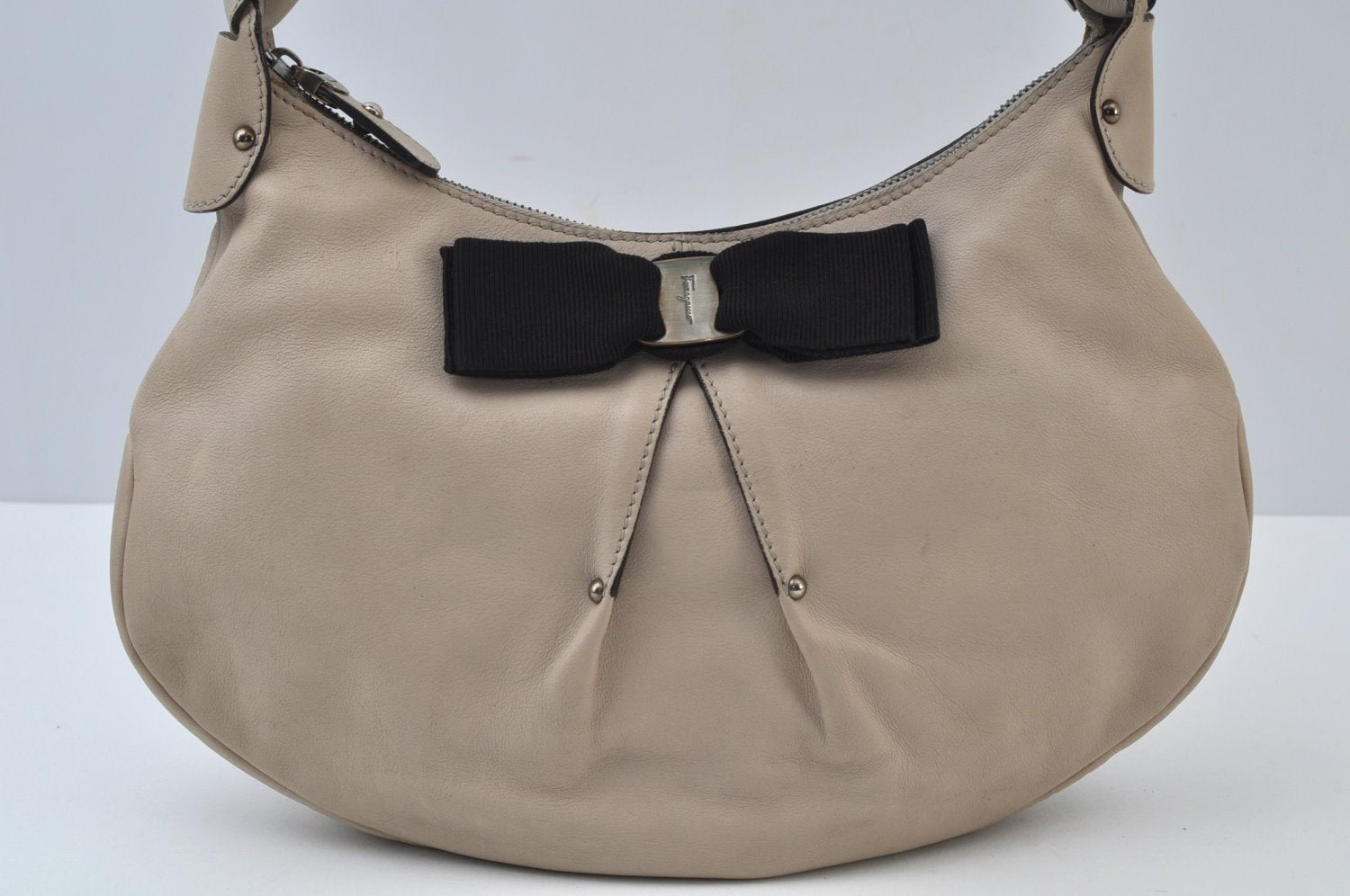 Authentic Salvatore Ferragamo Vara Ribbon Shoulder Hand Bag Leather Beige 6635I