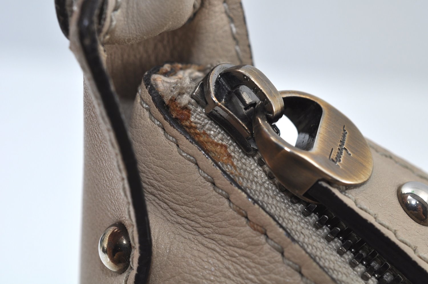Authentic Salvatore Ferragamo Vara Ribbon Shoulder Hand Bag Leather Beige 6635I