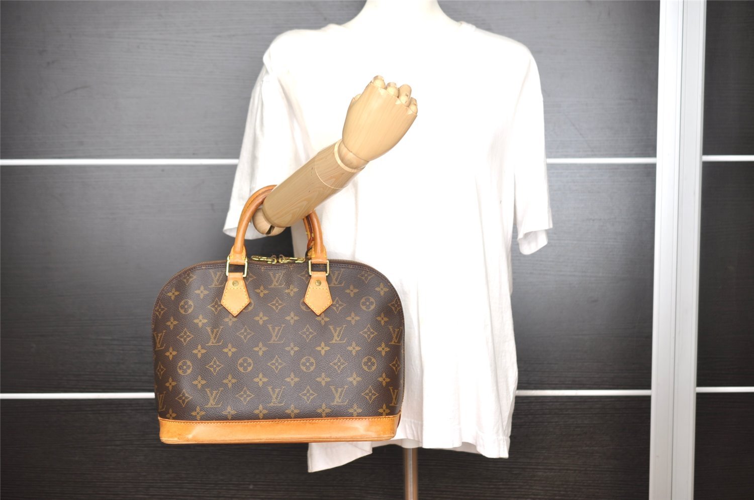 Authentic Louis Vuitton Monogram Alma Hand Bag Purse M51130 LV 6653I