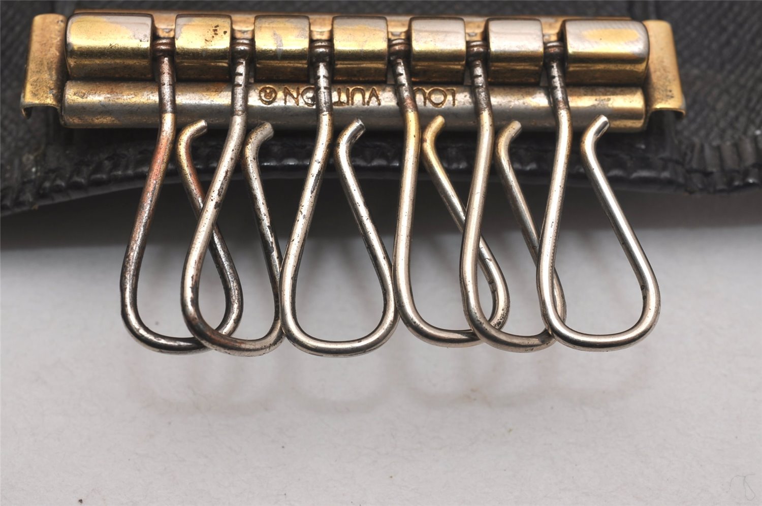 Authentic Louis Vuitton Epi Multicles 6 Key Case Black M63812 LV 6670J