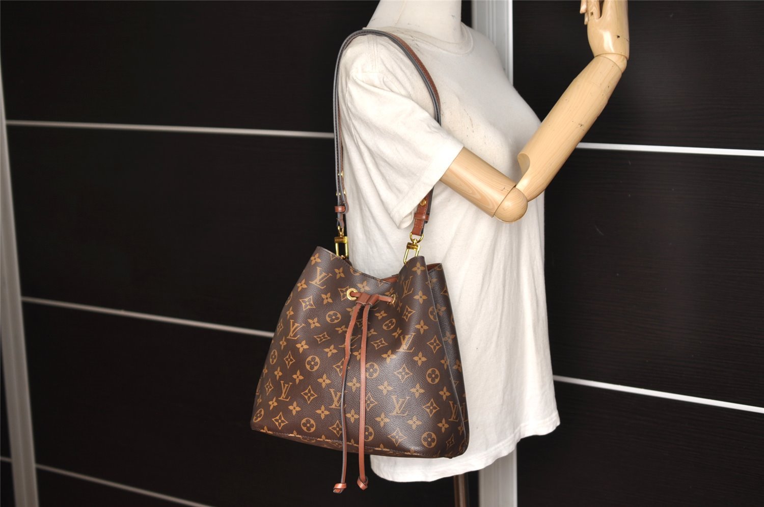 Authentic Louis Vuitton Monogram Neo Noe Drawstring Bag Brown M44887 LV 6677K