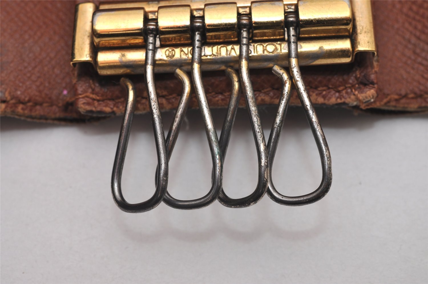 Authentic Louis Vuitton Monogram Multicles 4 Four Hooks Key Case M62631 LV 6709I