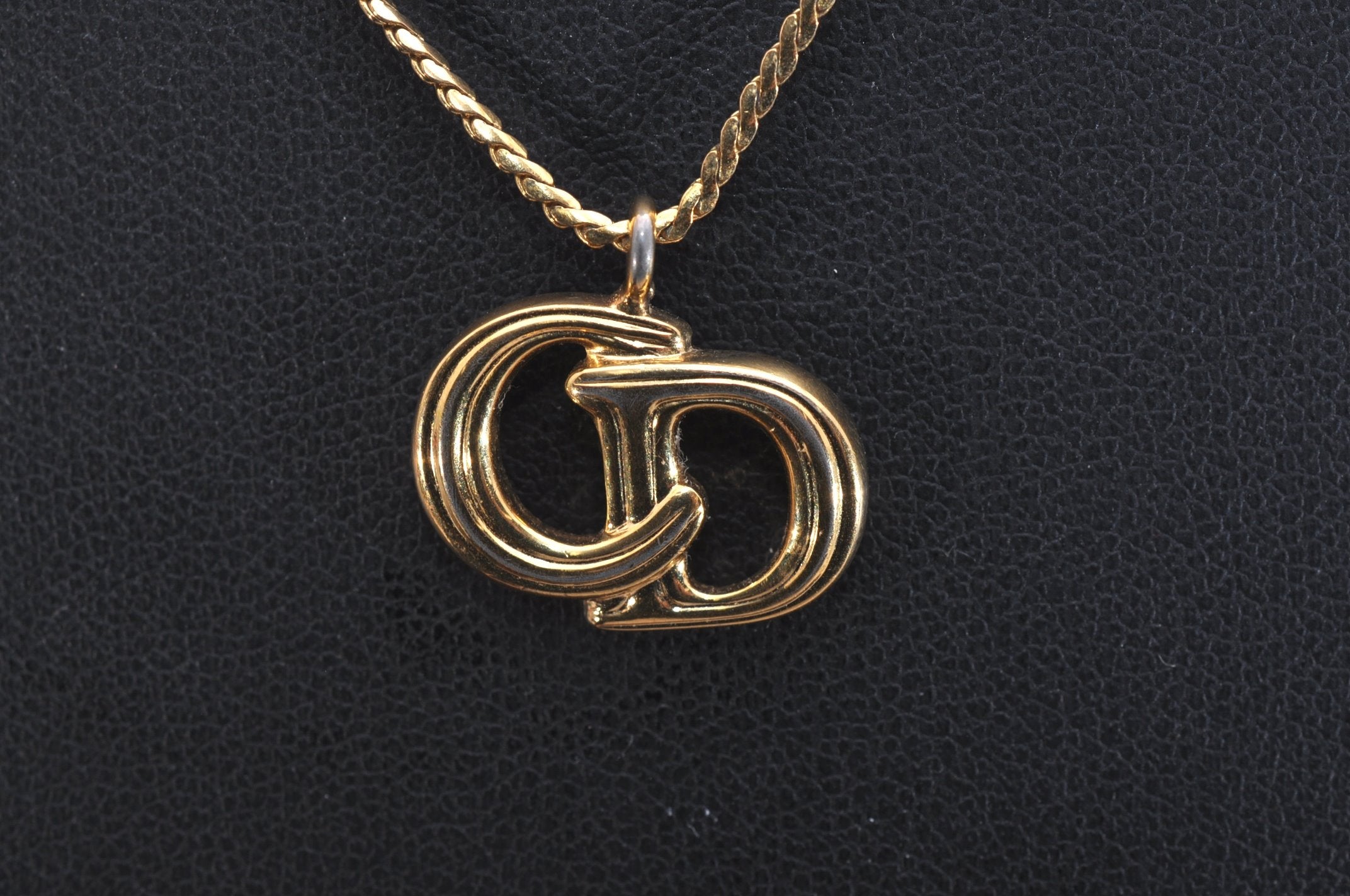 Authentic Christian Dior Gold Tone Chain Pendant Necklace CD 6717J