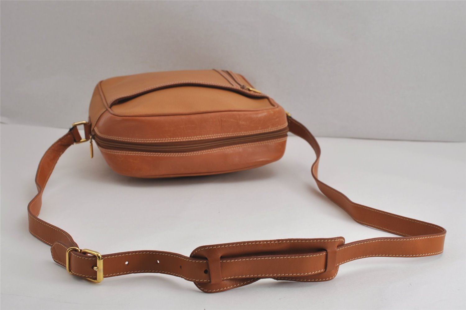 Authentic GUCCI Vintage Shoulder Cross Body Bag Purse Leather Brown 6721J