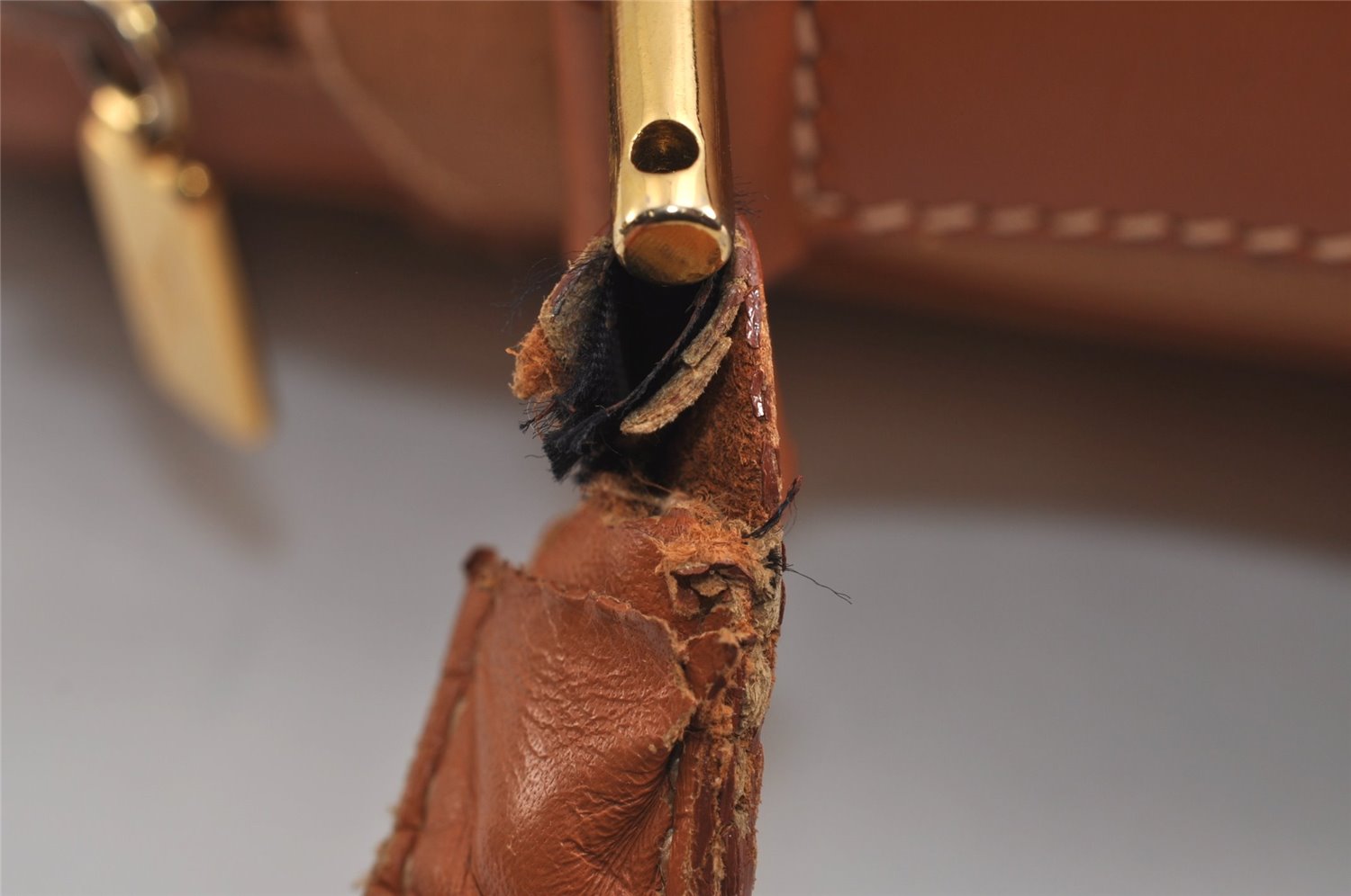 Authentic GUCCI Vintage Shoulder Cross Body Bag Purse Leather Brown 6721J