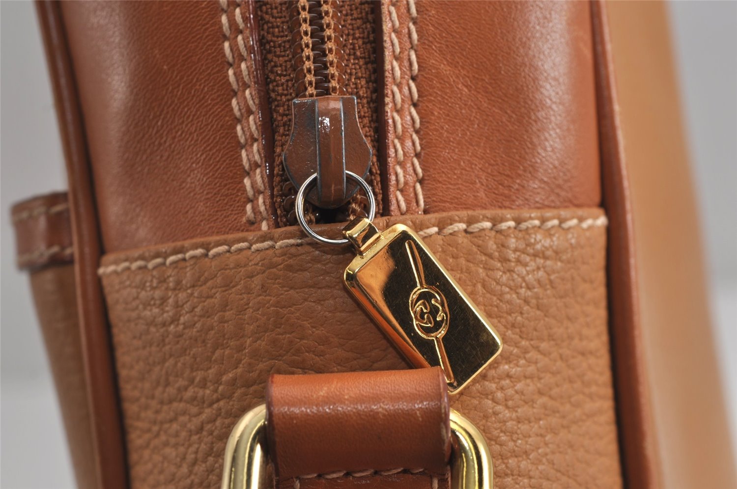 Authentic GUCCI Vintage Shoulder Cross Body Bag Purse Leather Brown 6721J