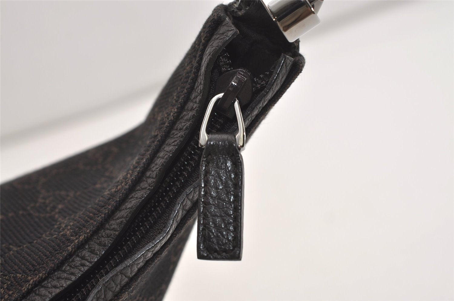 Authentic GUCCI Shoulder Hand Bag Purse GG Canvas Leather 28335 Brown 6725J