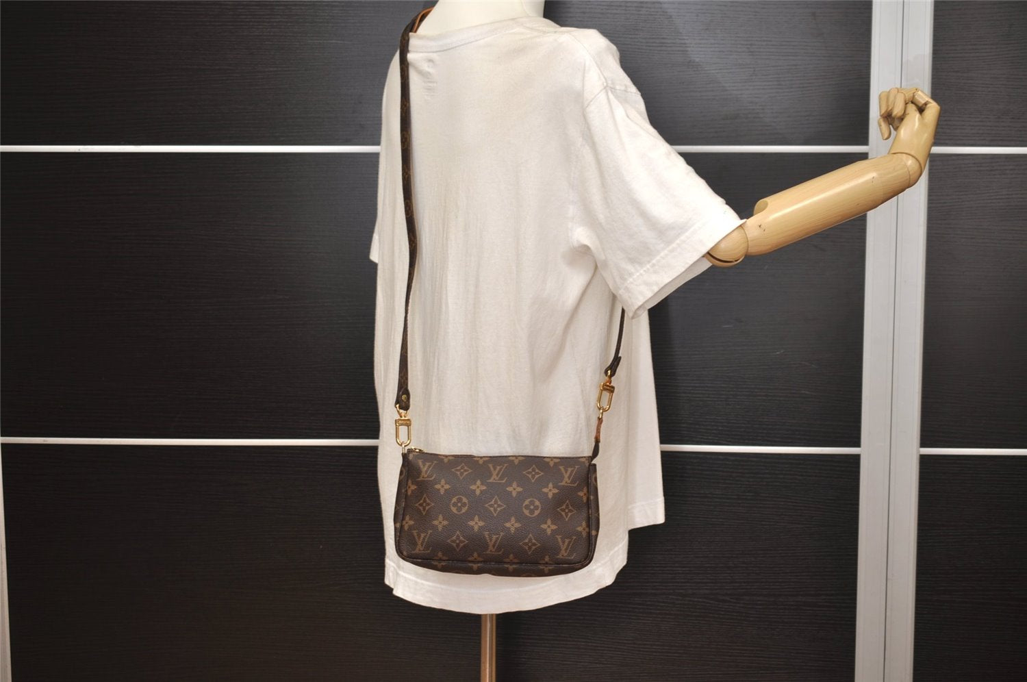 Authentic Louis Vuitton Monogram Pochette Accessoires Shoulder Cross Pouch 6733J