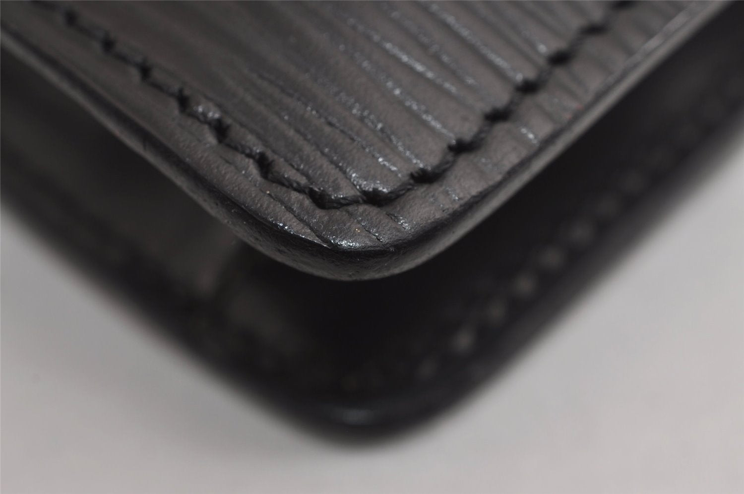 Authentic Louis Vuitton Epi Montaigne 23 Clutch Hand Bag Black M52662 LV 6738J