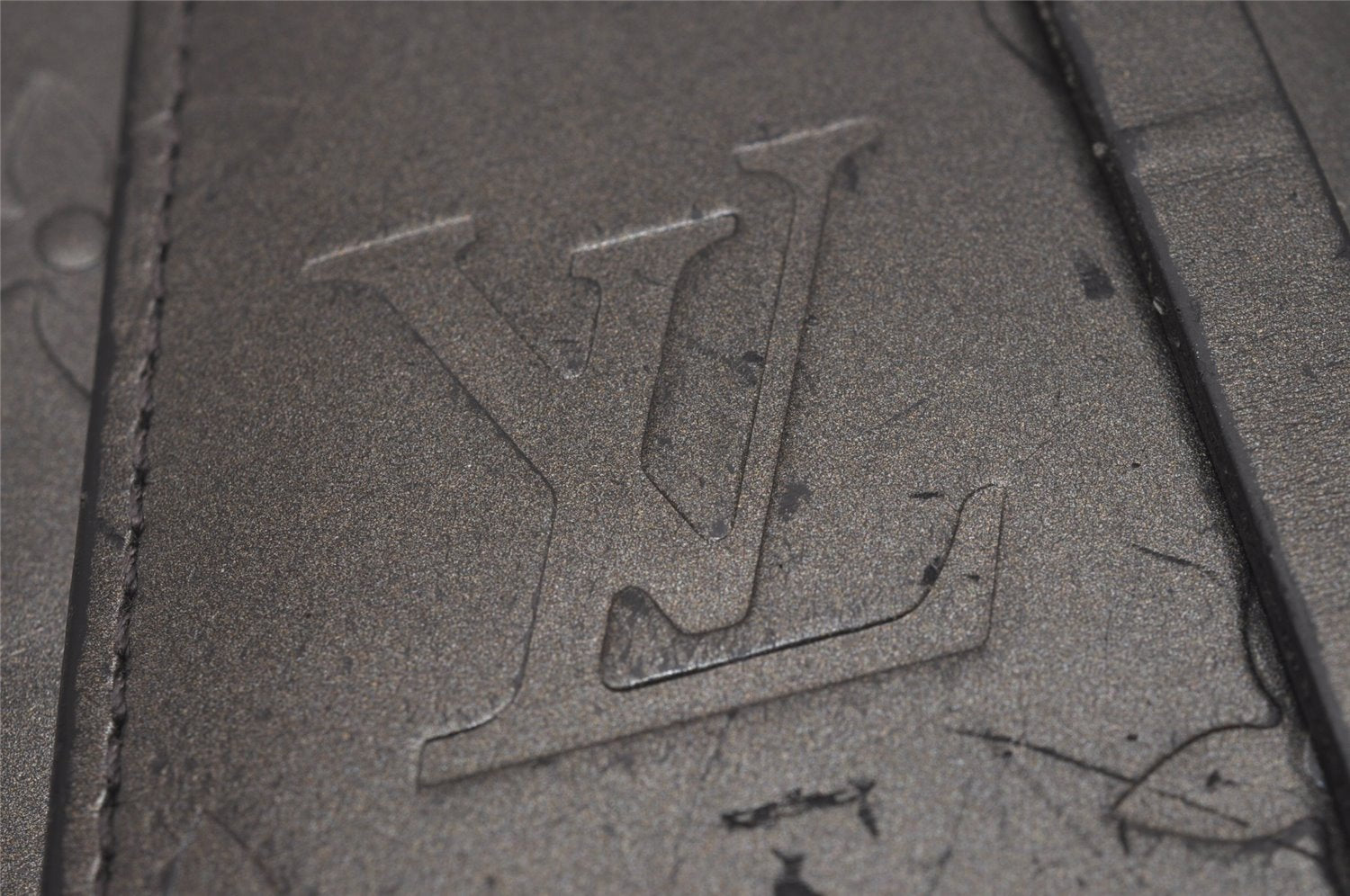 Authentic Louis Vuitton Monogram Mat Clochette GM Key Case Gray M65130 LV 6755I