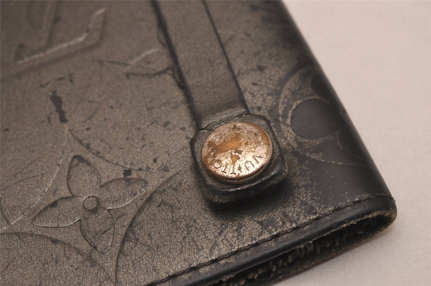 Authentic Louis Vuitton Monogram Mat Clochette GM Key Case Gray M65130 LV 6755I