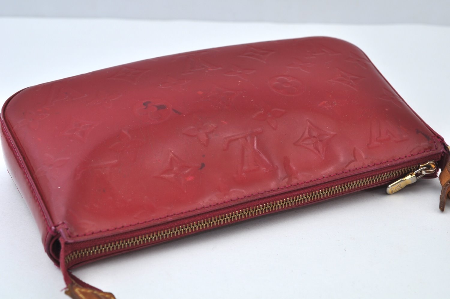 Authentic Louis Vuitton Vernis Pochette Accessoires Pouch Red M91577 LV 6767I