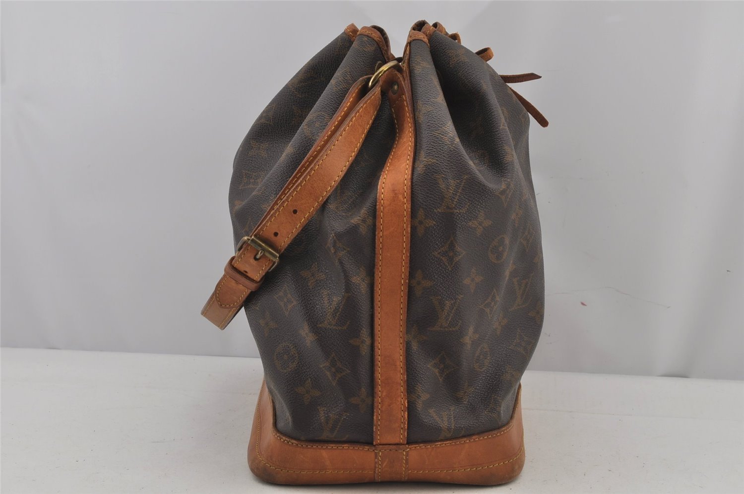 Authentic Louis Vuitton Monogram Noe Shoulder Drawstring Bag M42224 LV 6769J