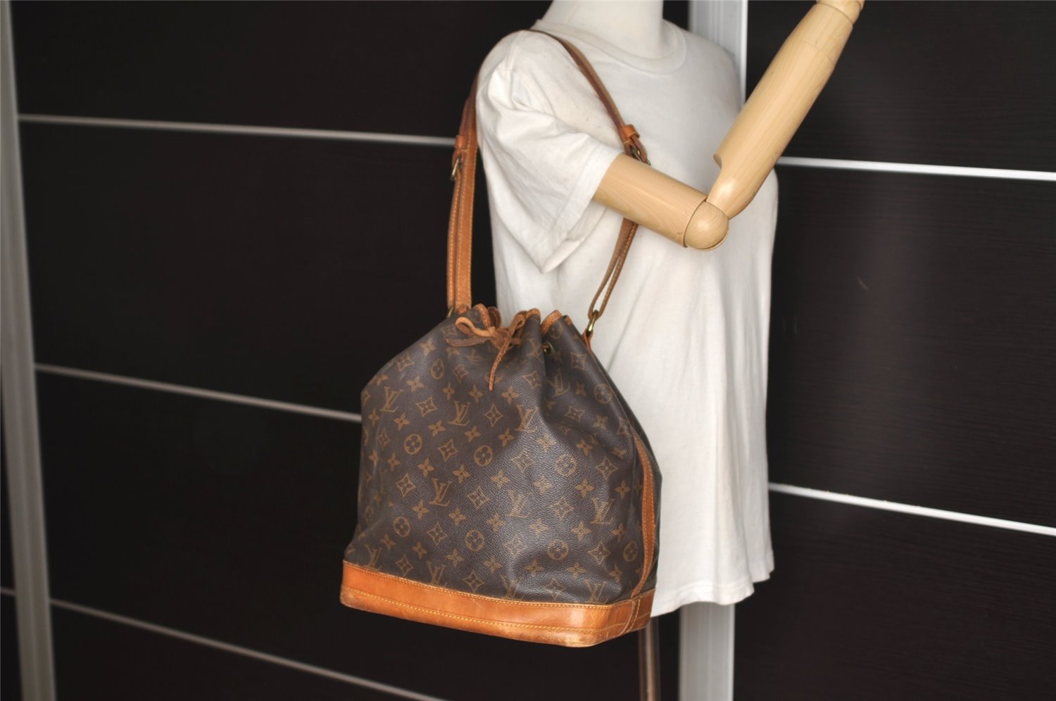 Authentic Louis Vuitton Monogram Noe Shoulder Drawstring Bag M42224 LV 6769J