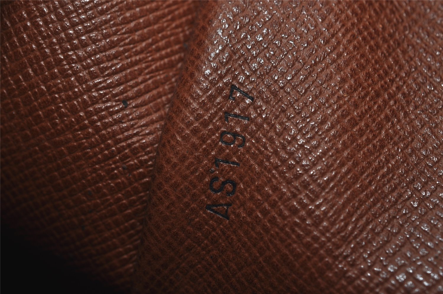 Authentic Louis Vuitton Monogram Boulogne 30 Shoulder Cross Bag M52165 LV 6783I