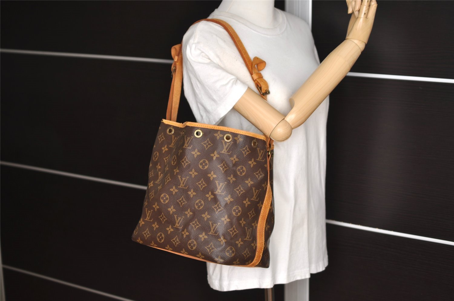 Authentic Louis Vuitton Monogram Petit Noe M42226 Shoulder Drawstring Bag 6784I