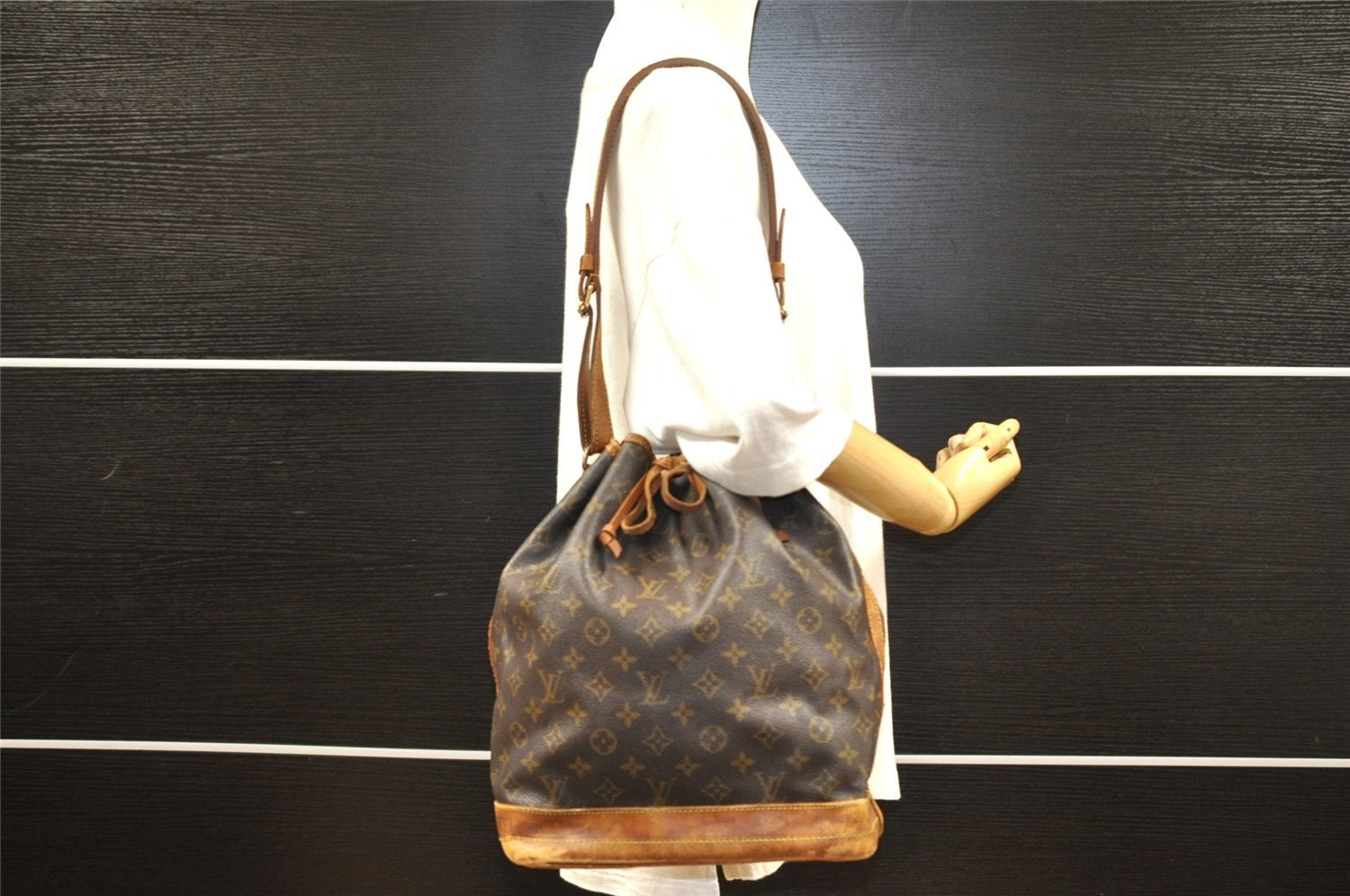 Authentic Louis Vuitton Monogram Noe Shoulder Drawstring Bag M42224 LV 6795I