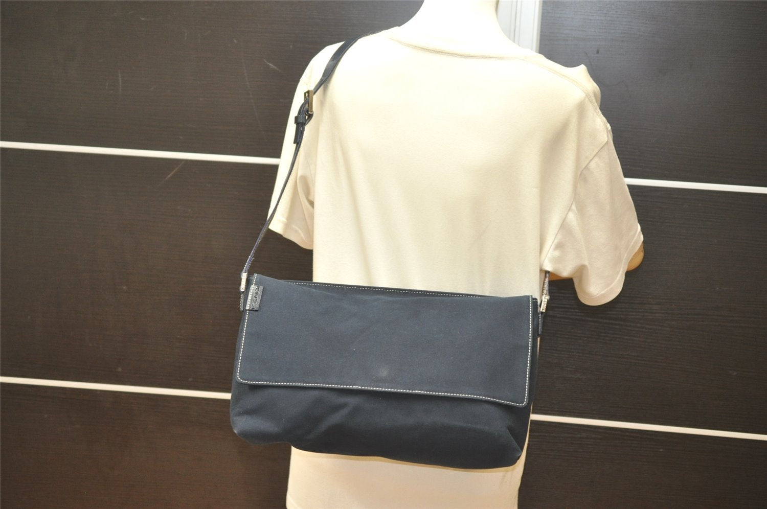 Authentic FENDI Vintage Shoulder Bag Canvas Leather Navy Blue 6795K