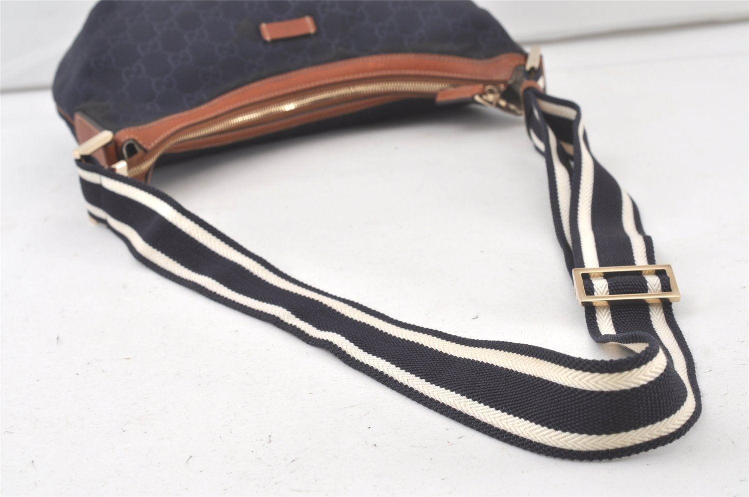 Authentic GUCCI Shoulder Cross Body Bag Purse GG Nylon Leather 181092 Navy 6814K