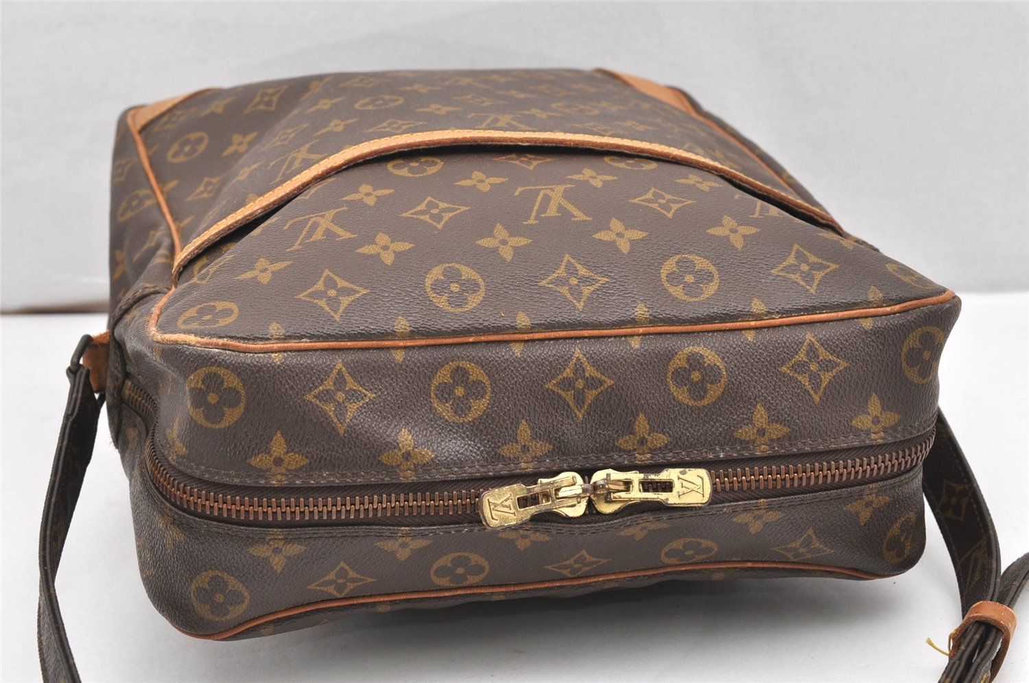 Authentic Louis Vuitton Monogram Danube 28 Shoulder Cross Body Bag LV 6816K