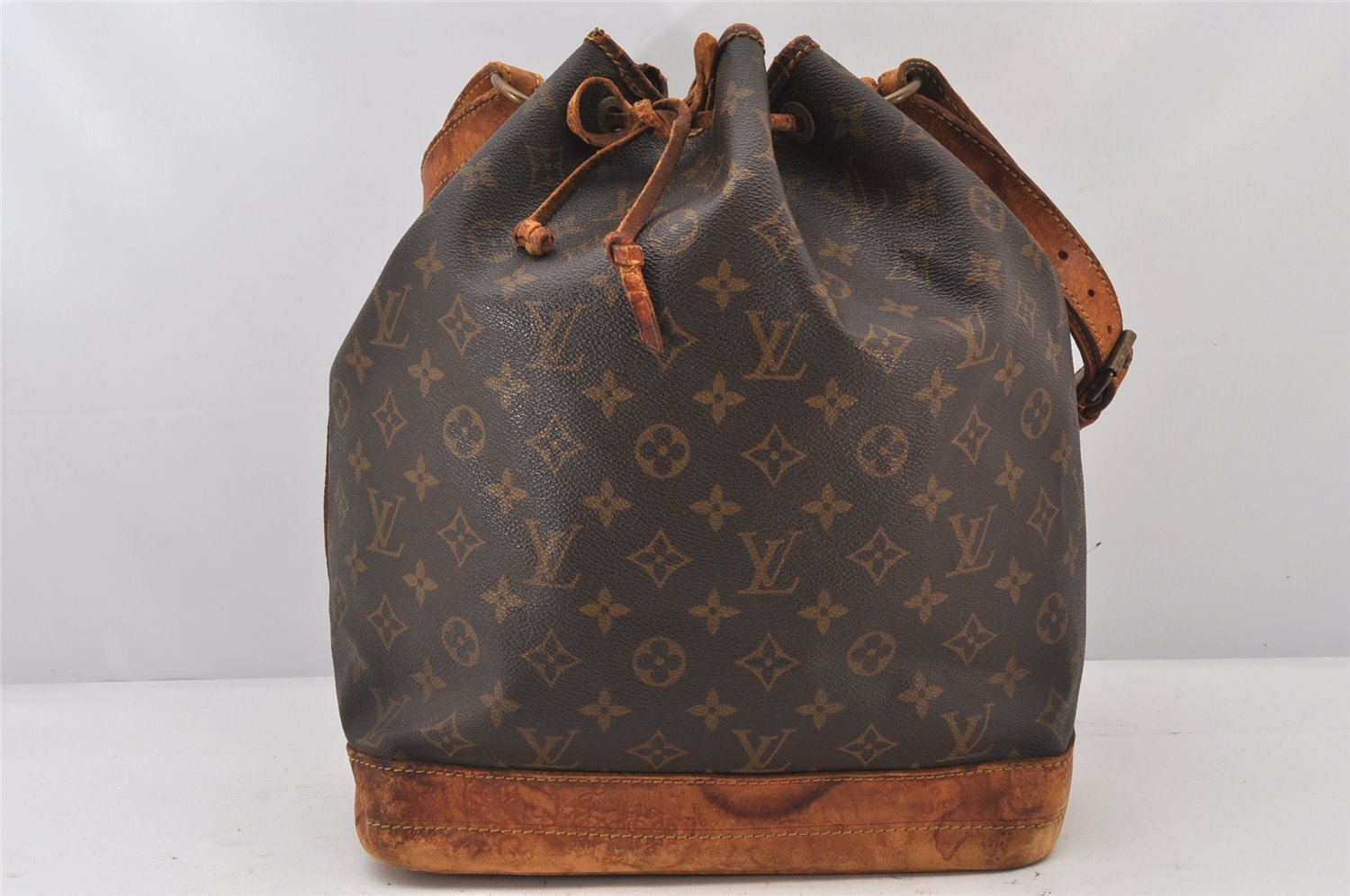 Authentic Louis Vuitton Monogram Noe Shoulder Drawstring Bag M42224 LV 6820K