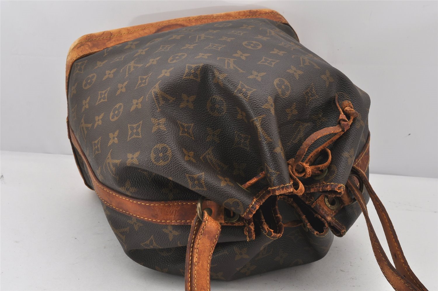 Authentic Louis Vuitton Monogram Noe Shoulder Drawstring Bag M42224 LV 6820K