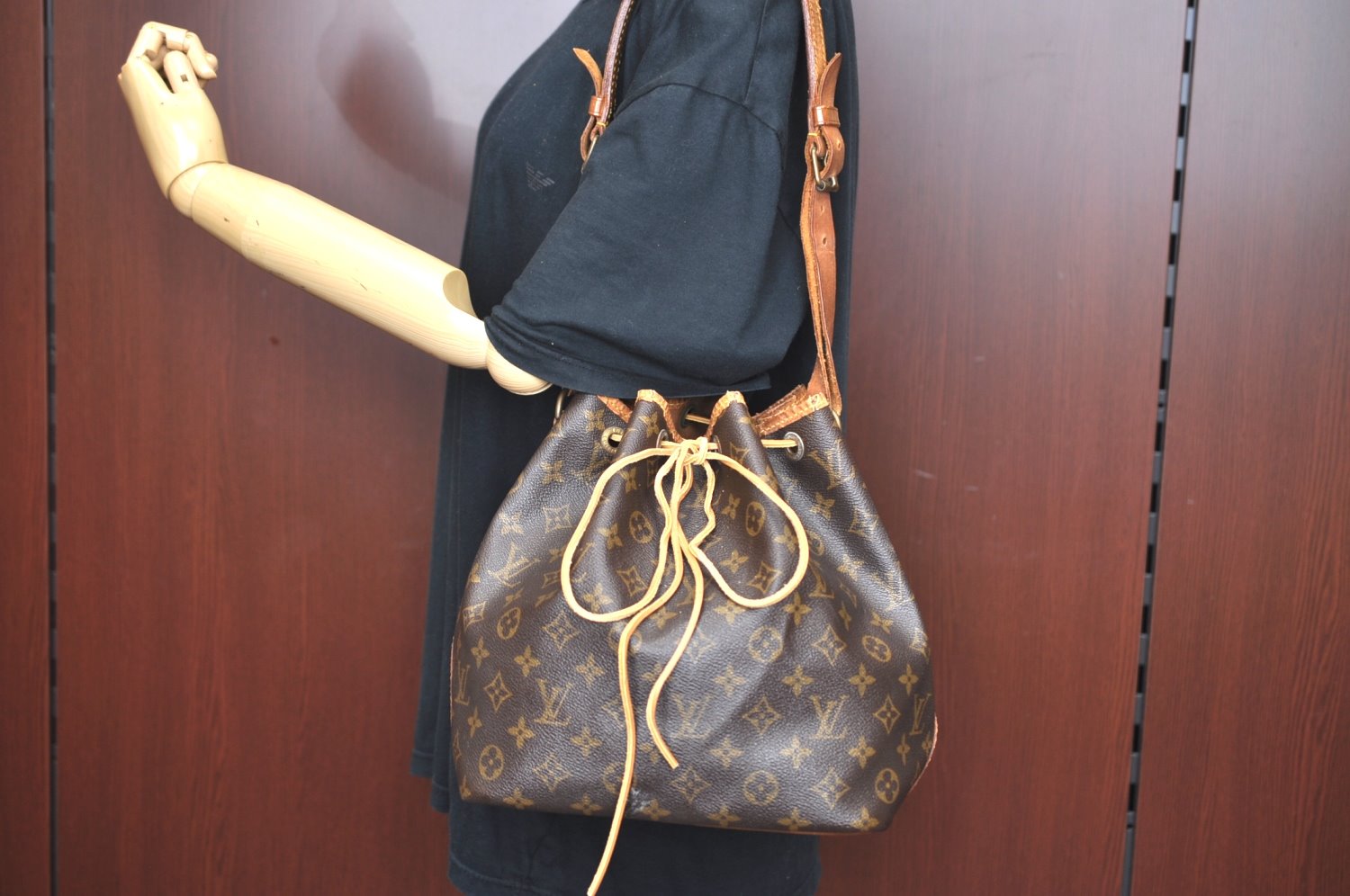 Authentic Louis Vuitton Monogram Petit Noe M42226 Shoulder Drawstring Bag 6830H